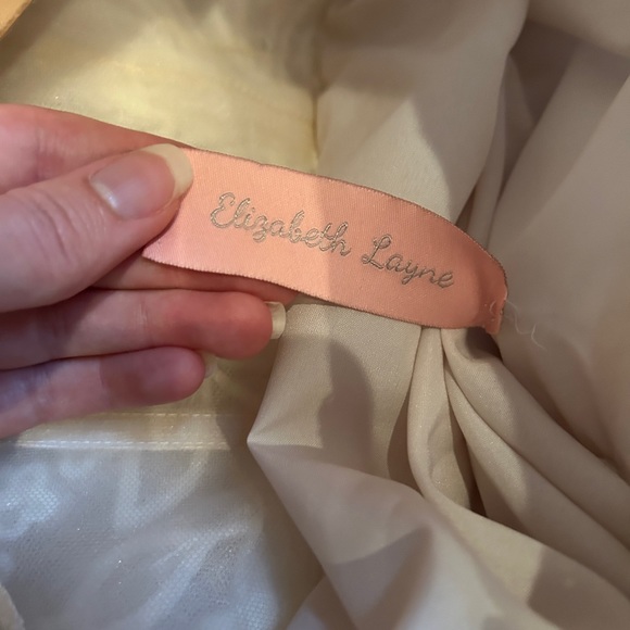 WEDDING DRESS NEVER WORN & NO PREVIOUS ALTERATIONS - Picture 10 of 14